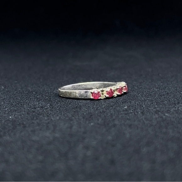 STERLING SILVER RING WITH GARNETS - Picture 2 of 3